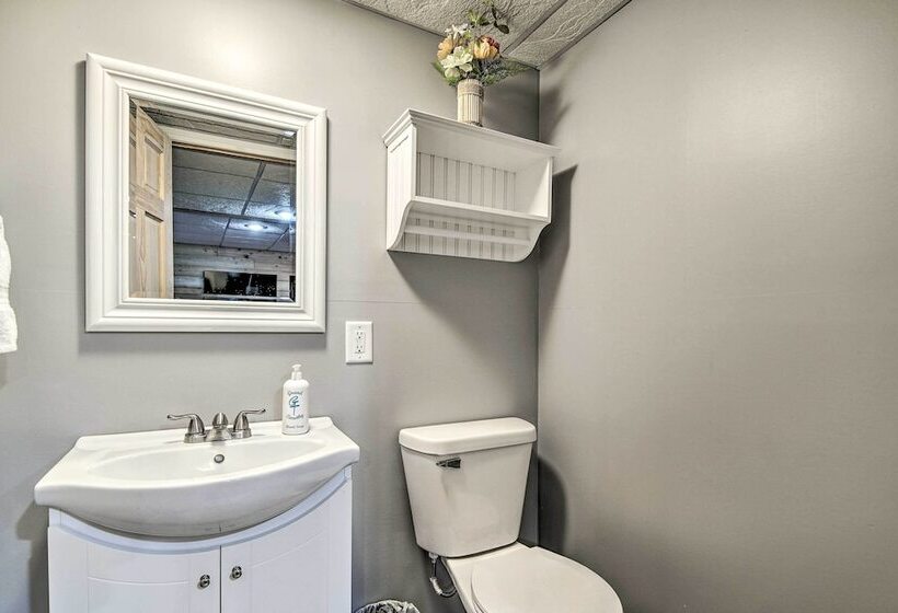 Lake Geneva Home With Grill < 2 Miles To Beach!