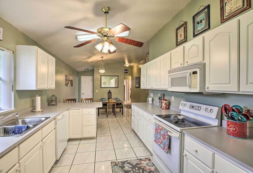 Lake Okeechobee Fishing Retreat W/ Fire Pit!