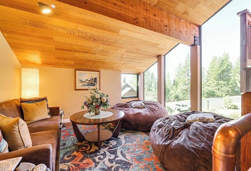 Lake Tahoe Home W/ Hot Tub: 10 Mi To Palisades Ski