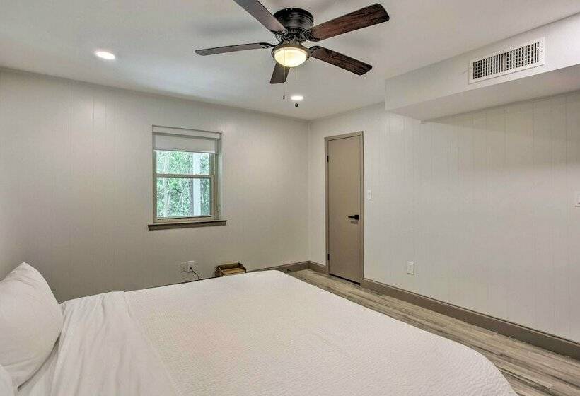 Lake Texoma Escape W/ Private Balcony & Grill