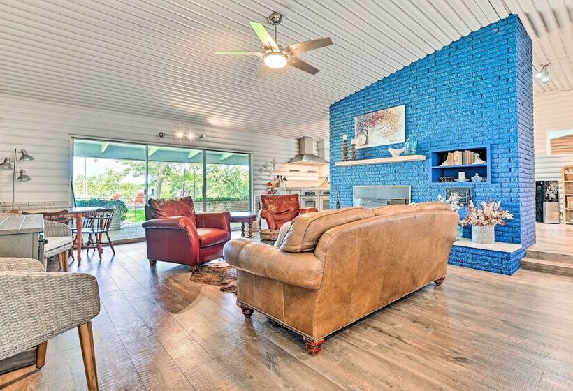 Lakefront Brownwood Home W/ Private Boat Dock