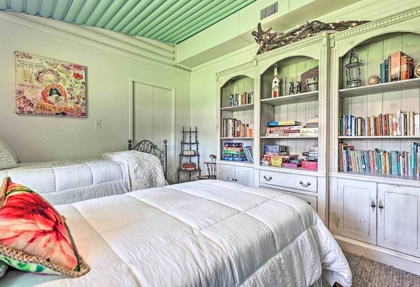 Lakefront Brownwood Home W/ Private Boat Dock