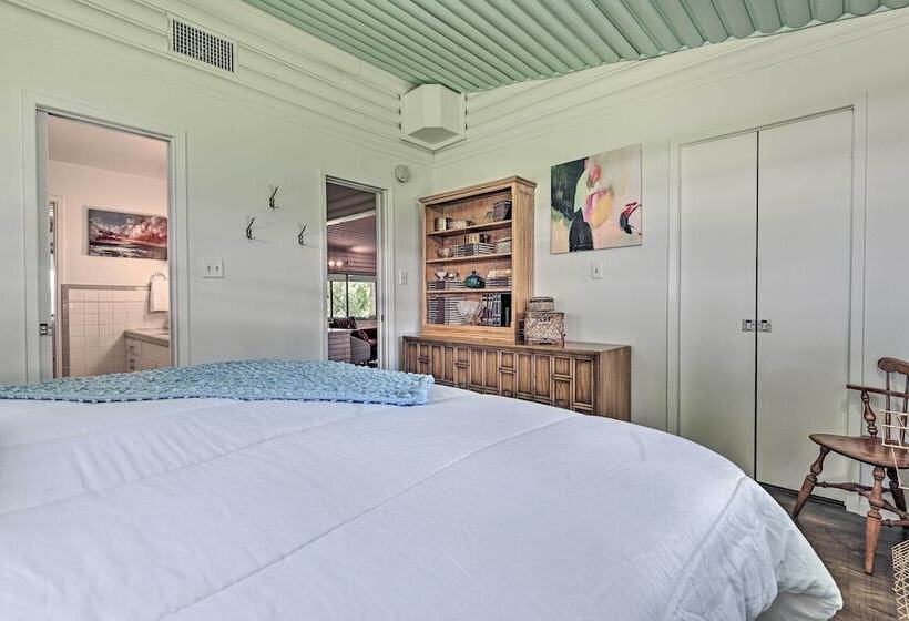 Lakefront Brownwood Home W/ Private Boat Dock