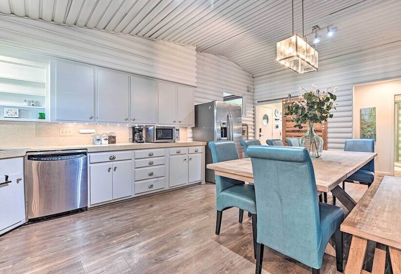 Lakefront Brownwood Home W/ Private Boat Dock