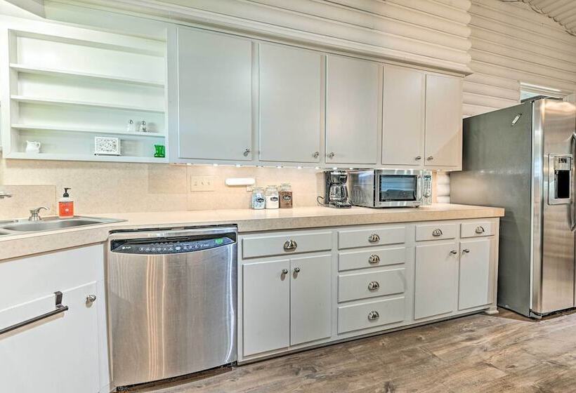 Lakefront Brownwood Home W/ Private Boat Dock