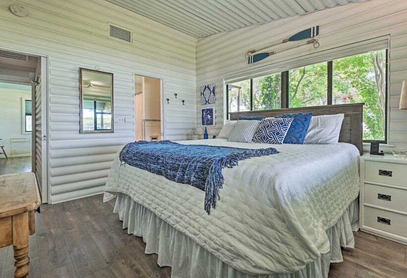 Lakefront Brownwood Home W/ Private Boat Dock