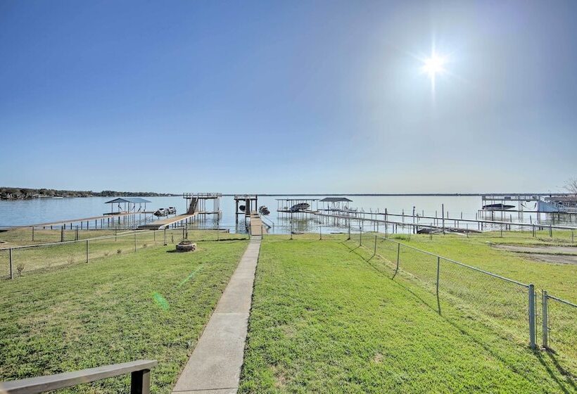 Gun Barrel City Home W/ Hot Tub!