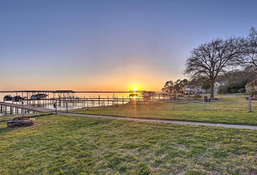 Gun Barrel City Home W/ Hot Tub!