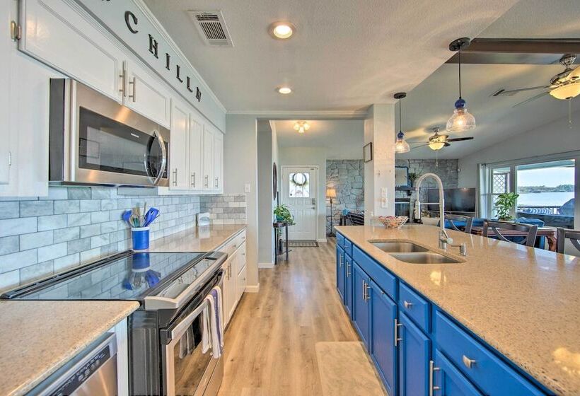 Gun Barrel City Home W/ Hot Tub!