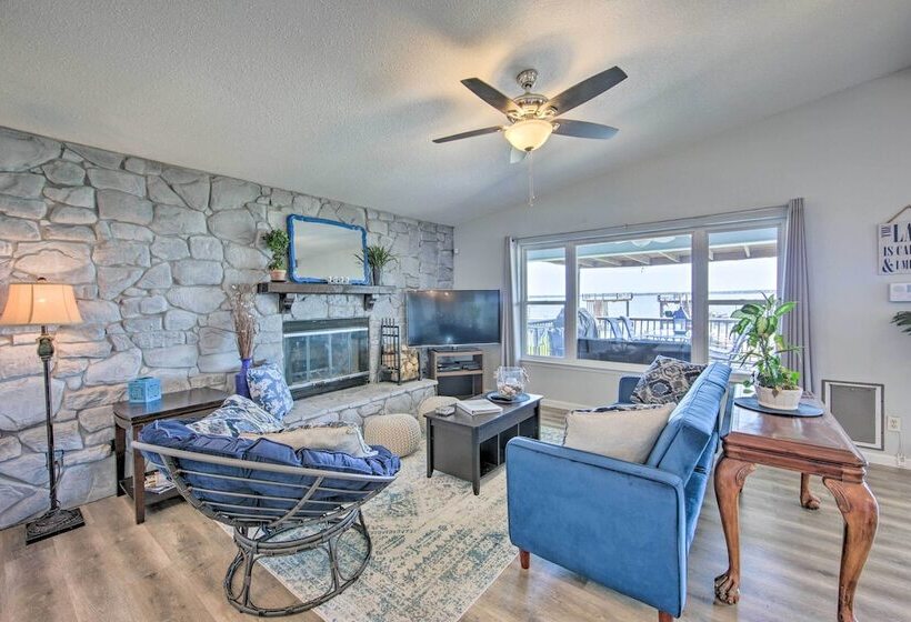 Gun Barrel City Home W/ Hot Tub!