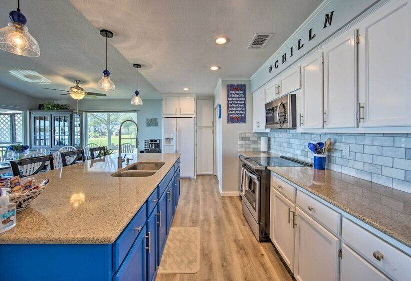 Gun Barrel City Home W/ Hot Tub!