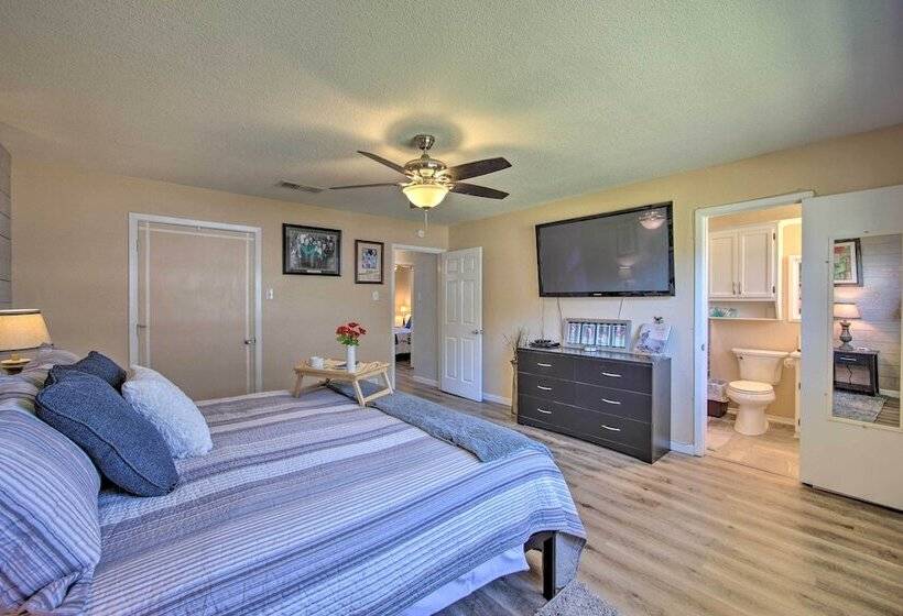 Gun Barrel City Home W/ Hot Tub!