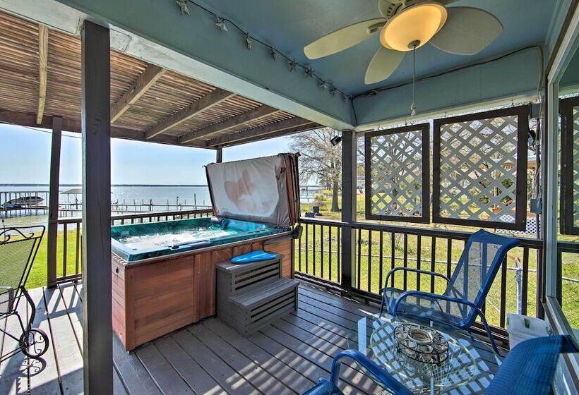Gun Barrel City Home W/ Hot Tub!
