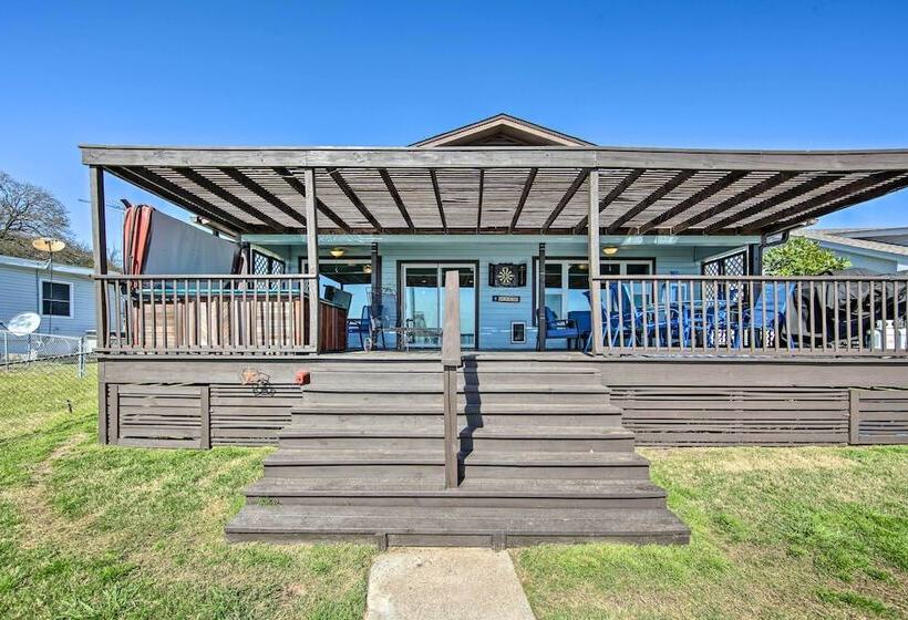 Gun Barrel City Home W/ Hot Tub!