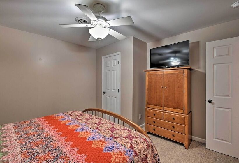 Lakefront Retreat W/ Views, Near Mammoth Cave!