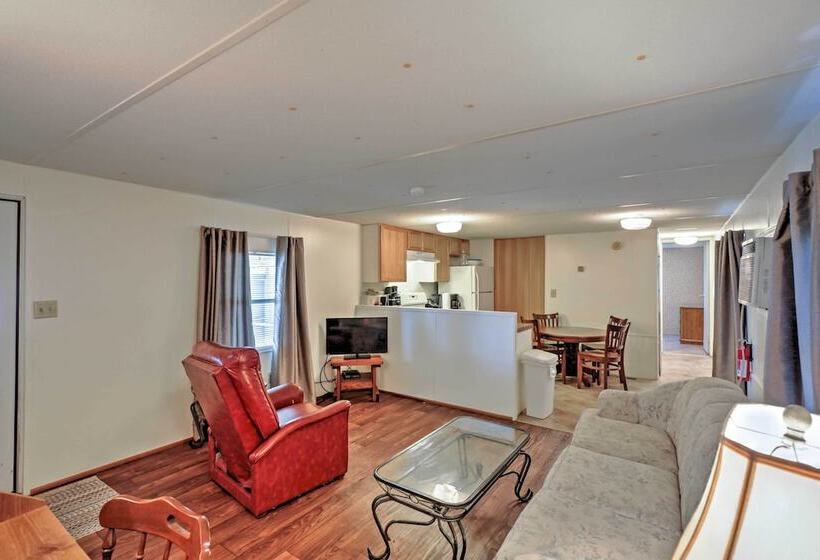 Lakeside Silver Springs Cabin W/ On Site Boat Ramp