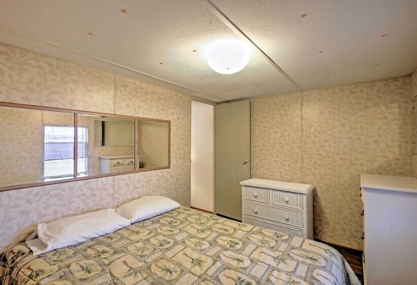 Lakeside Silver Springs Cabin W/ On Site Boat Ramp