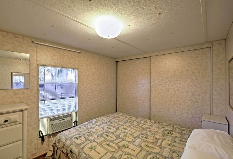 Lakeside Silver Springs Cabin W/ On Site Boat Ramp