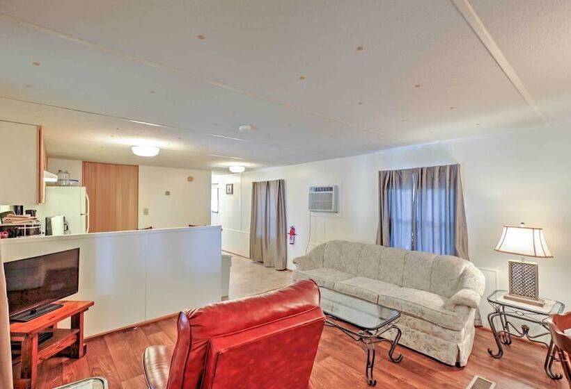 Lakeside Silver Springs Cabin W/ On Site Boat Ramp