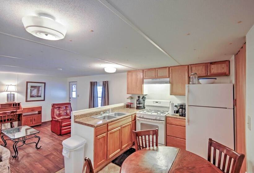 Lakeside Silver Springs Cabin W/ On Site Boat Ramp