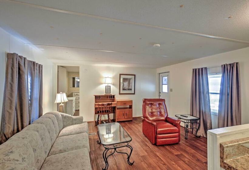 Lakeside Silver Springs Cabin W/ On Site Boat Ramp