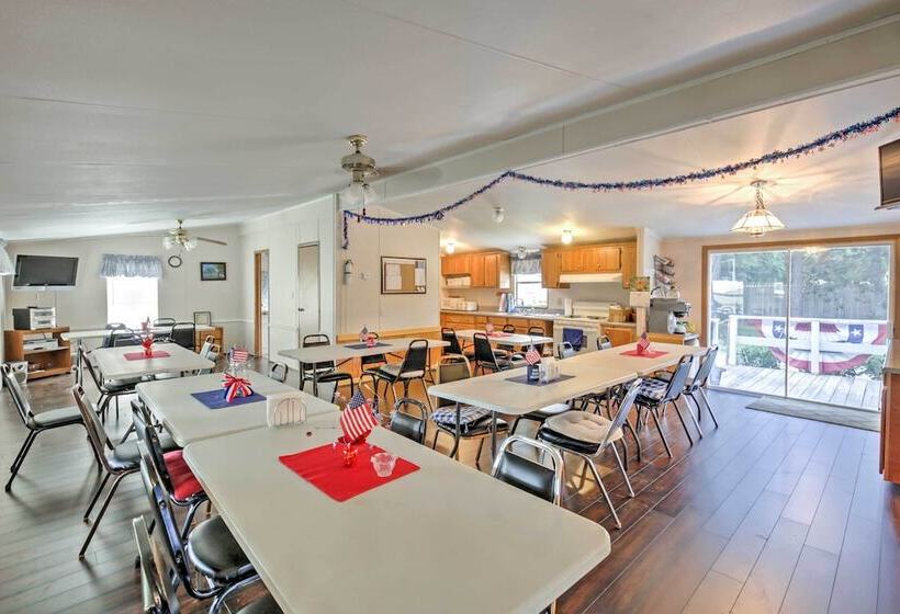 Lakeside Silver Springs Cabin W/ On Site Boat Ramp