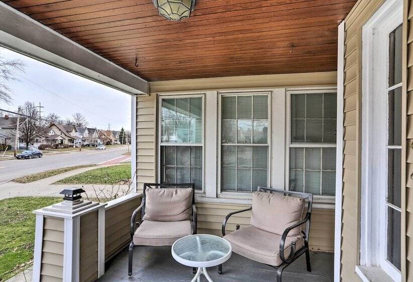 Lakewood Home W/ Yard ~ 8 Mi To Cleveland!