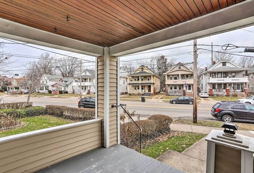 Lakewood Home W/ Yard ~ 8 Mi To Cleveland!