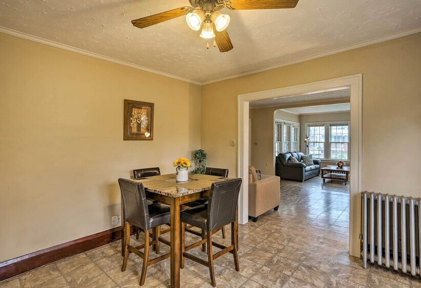 Lakewood Home W/ Yard ~ 8 Mi To Cleveland!