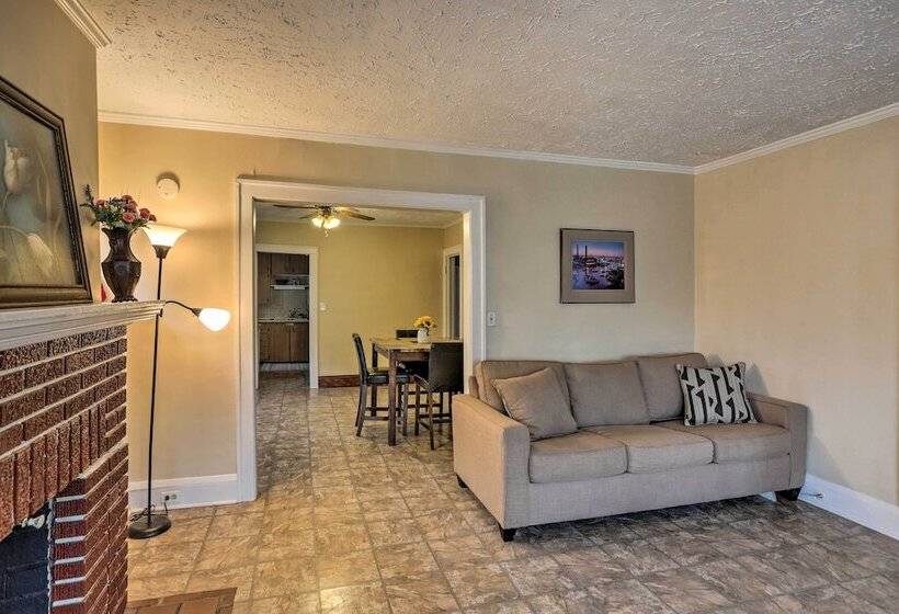 Lakewood Home W/ Yard ~ 8 Mi To Cleveland!