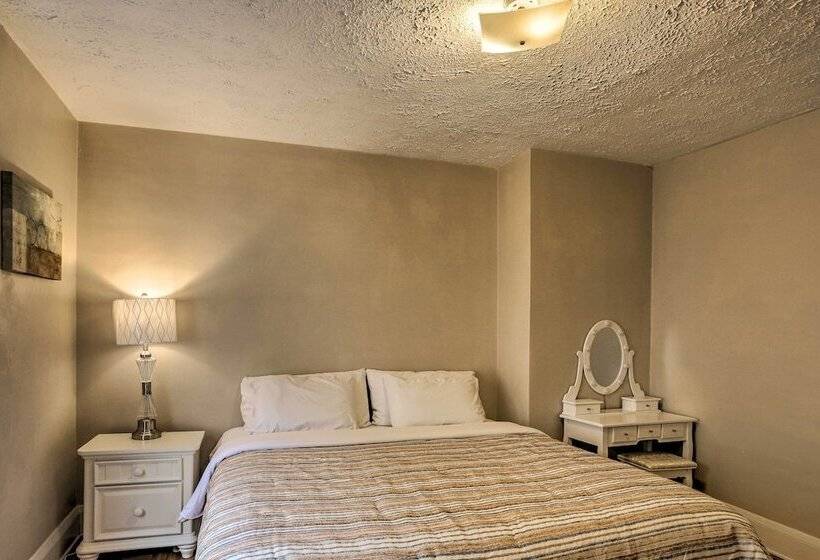 Lakewood Home W/ Yard ~ 8 Mi To Cleveland!