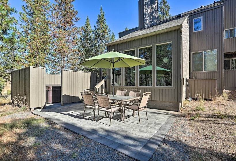 Hot Tub + Deck: Large Sunriver Home Near Skiing