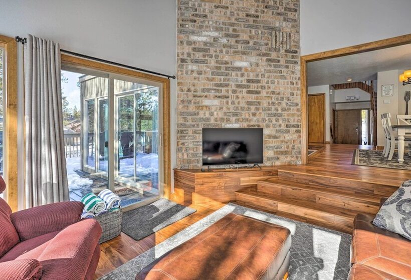 Hot Tub + Deck: Large Sunriver Home Near Skiing