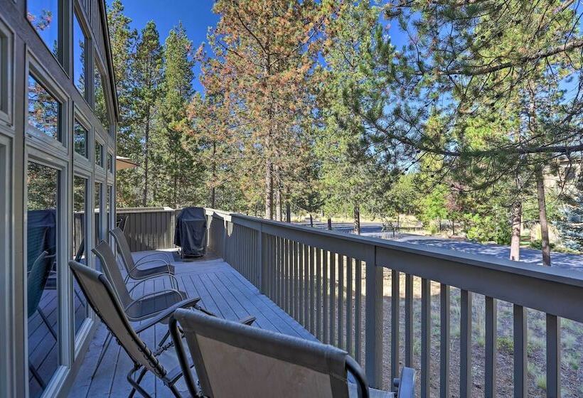Hot Tub + Deck: Large Sunriver Home Near Skiing