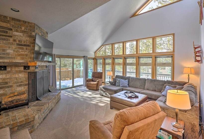 Hot Tub + Deck: Large Sunriver Home Near Skiing