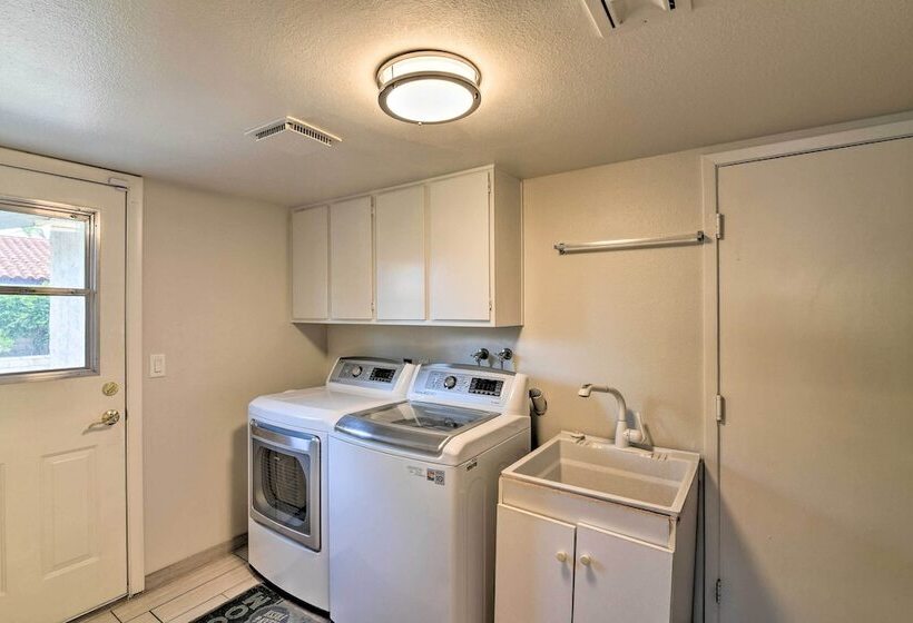 Las Vegas House W/ Pool & Hot Tub 1 Mi To Strip!