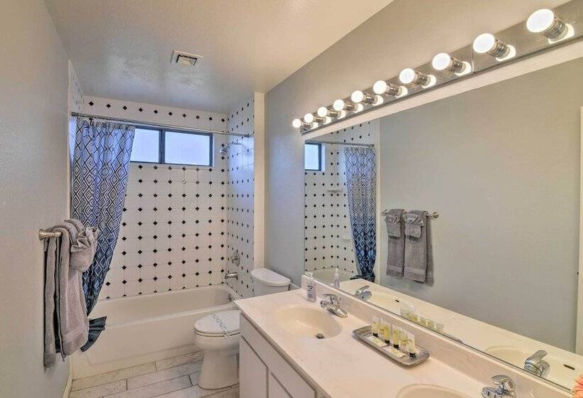 Las Vegas House W/ Pool & Hot Tub 1 Mi To Strip!