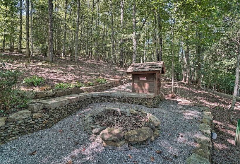 Hayesville Cabin W/ Game Room & Mtn Views!