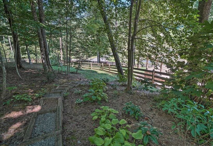 Hayesville Cabin W/ Game Room & Mtn Views!