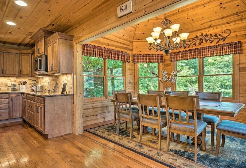Hayesville Cabin W/ Game Room & Mtn Views!