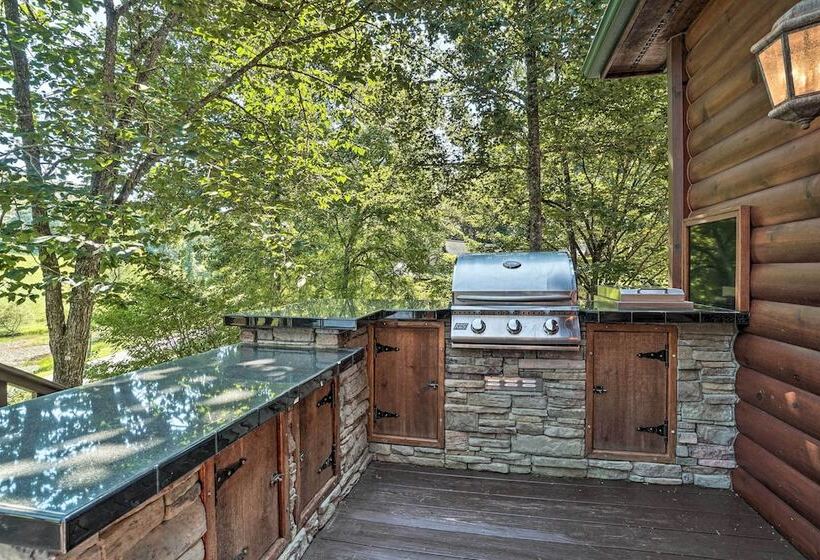 Hayesville Cabin W/ Game Room & Mtn Views!