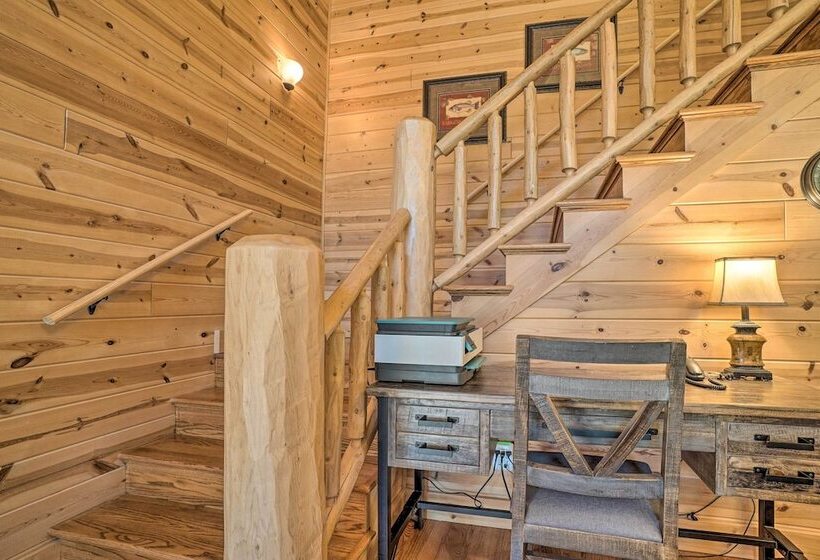 Hayesville Cabin W/ Game Room & Mtn Views!