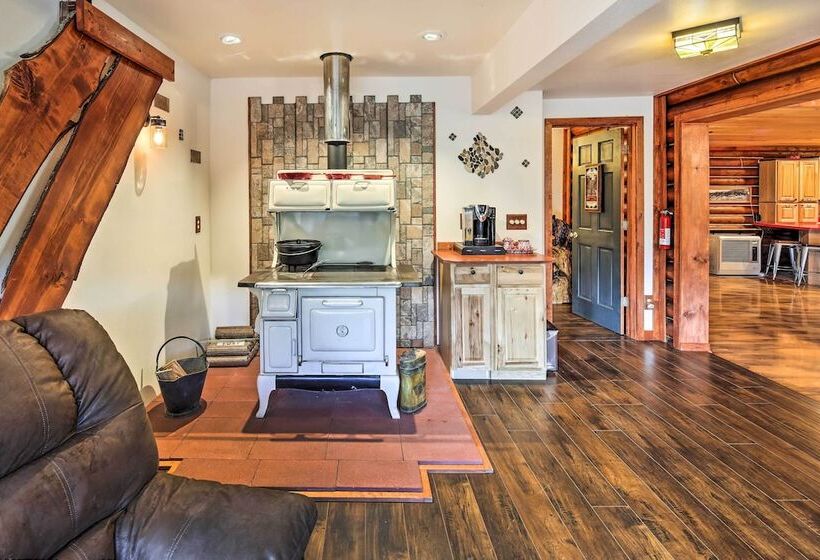 Lodge 88    Steps To Weiner Lake W/ Dock & Boat!