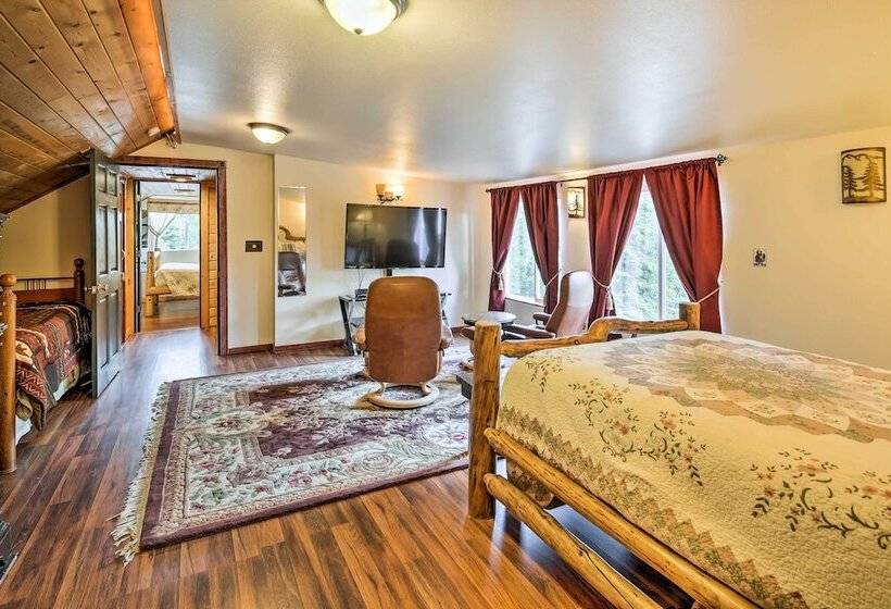 Lodge 88    Steps To Weiner Lake W/ Dock & Boat!