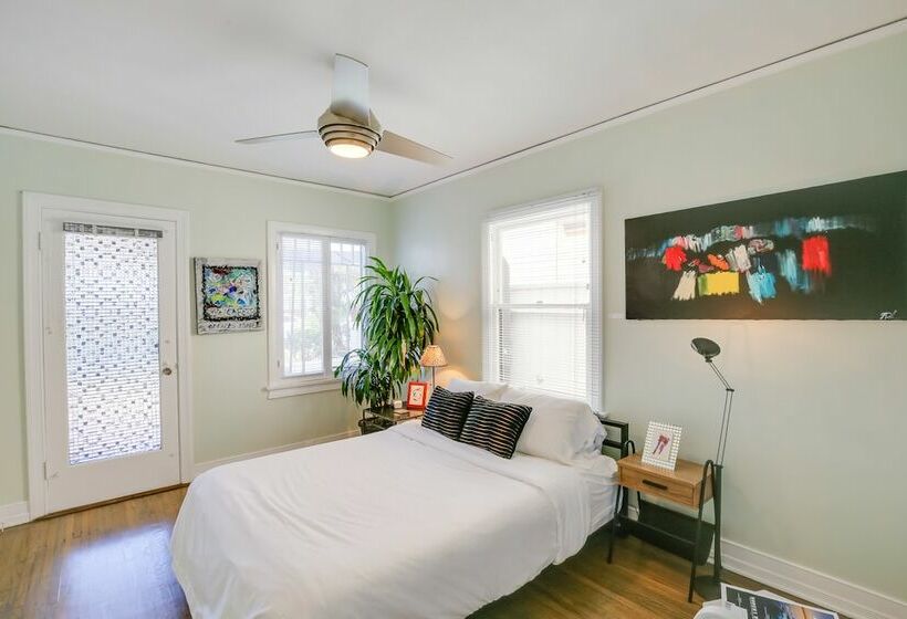 Long Beach Vacation Rental: Walk To Beach & Shops