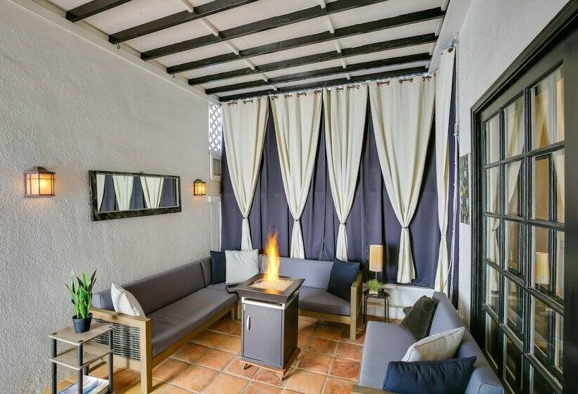 Long Beach Vacation Rental: Walk To Beach & Shops