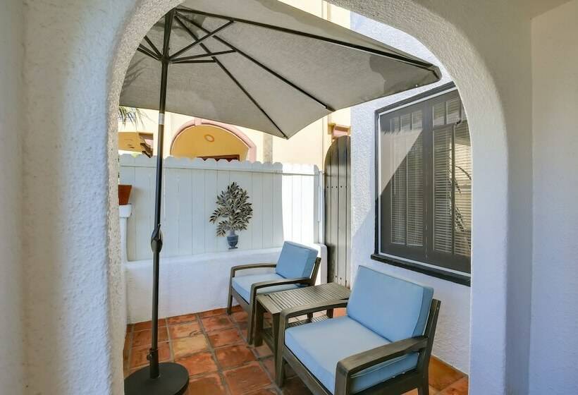 Long Beach Vacation Rental: Walk To Beach & Shops