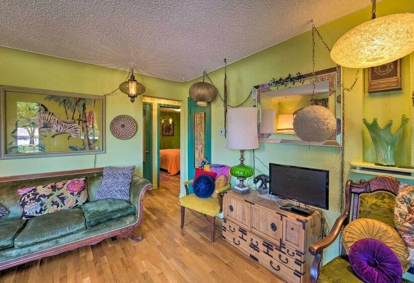 Walk To Olde Town 1940 Vintage Bungalow!