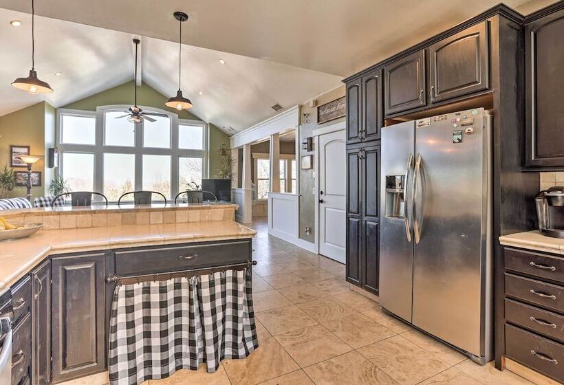 Lovely Lake Arrowhead Home W/ Private Hot Tub