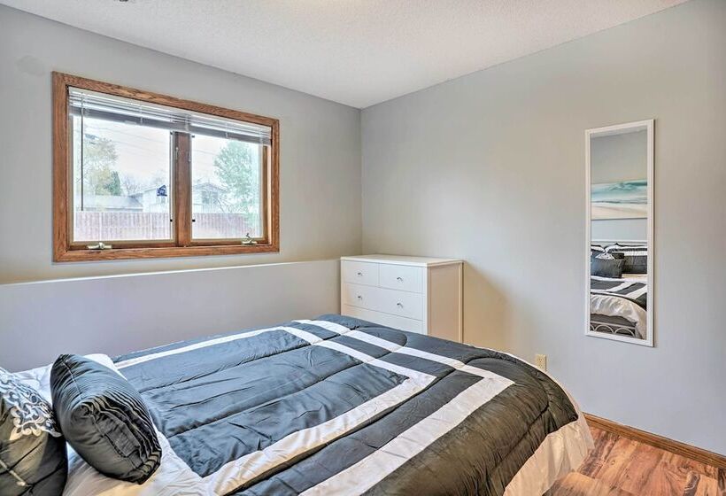 Lovely Minneapolis Home Near Target Field!